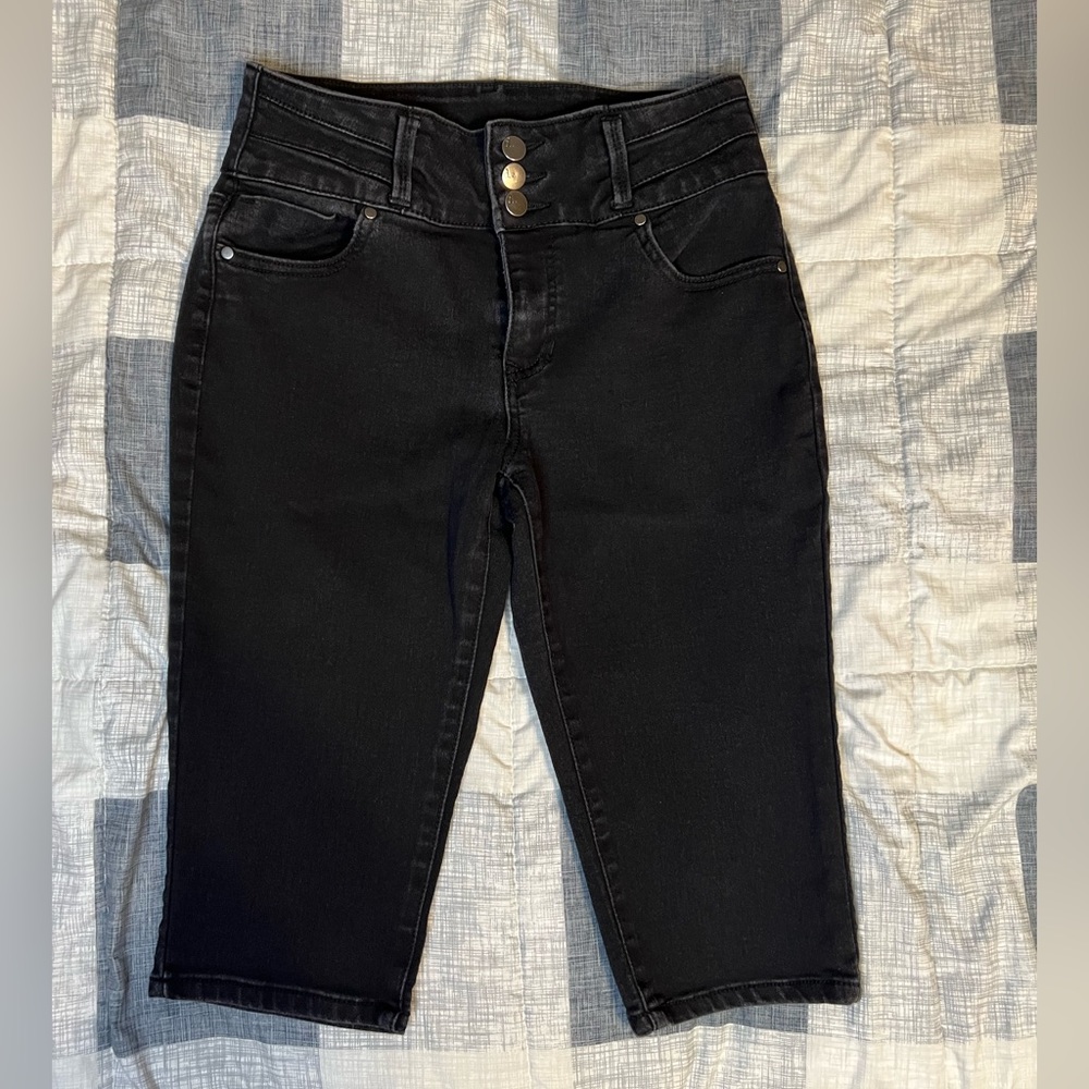 d.jeans Women's Cropped Black Jeans